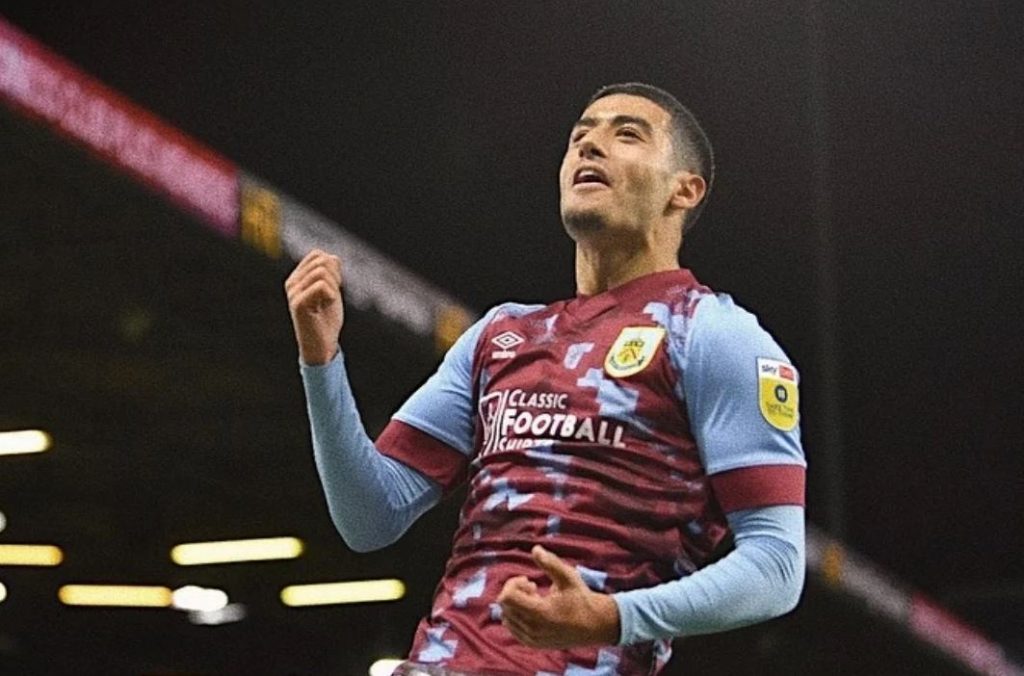 رسميا.. الركراكي يوجه الدعوة لأنس زروري بديلا لحارث المصاب