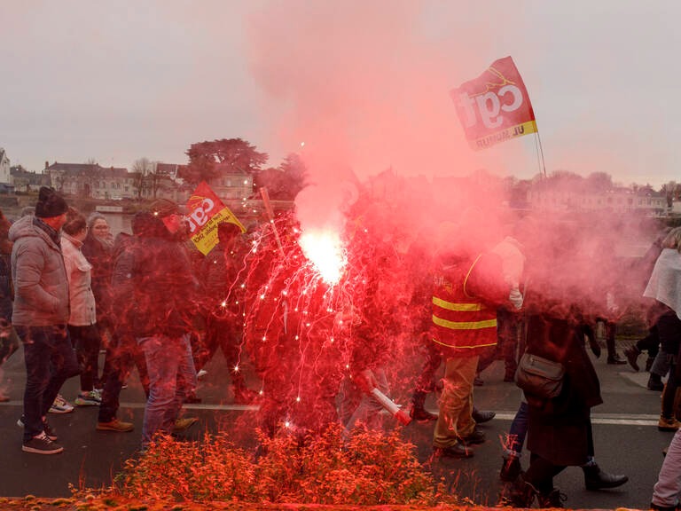 انطلاق الإضرابات ضد إصلاح التقاعد في فرنسا