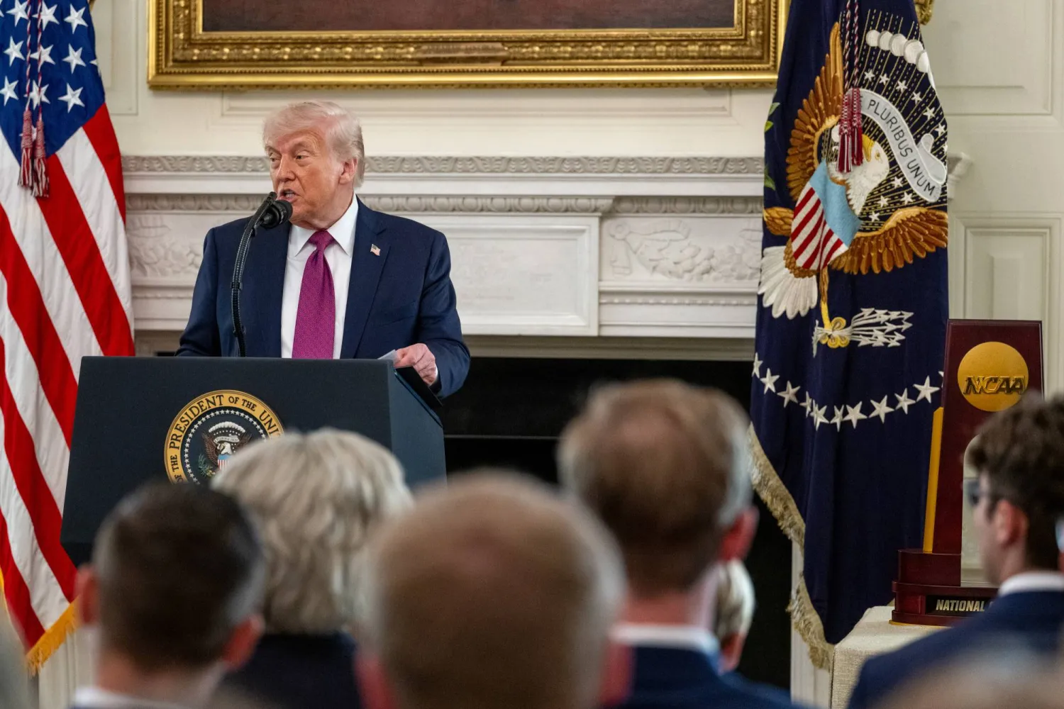 دونالد ترامب: إغلاق مضيق هرمز يدفع إيران نحو الانهيار المالي