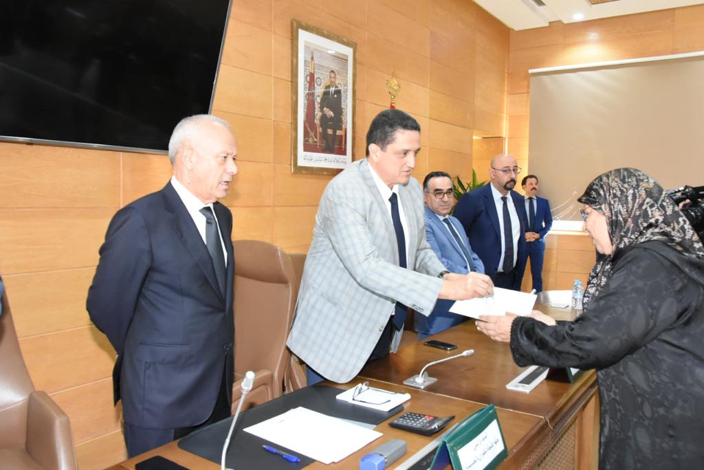 تسليم الشطر الأول من المحلات للعاملين في القطاع غير المهيكل بطنجة