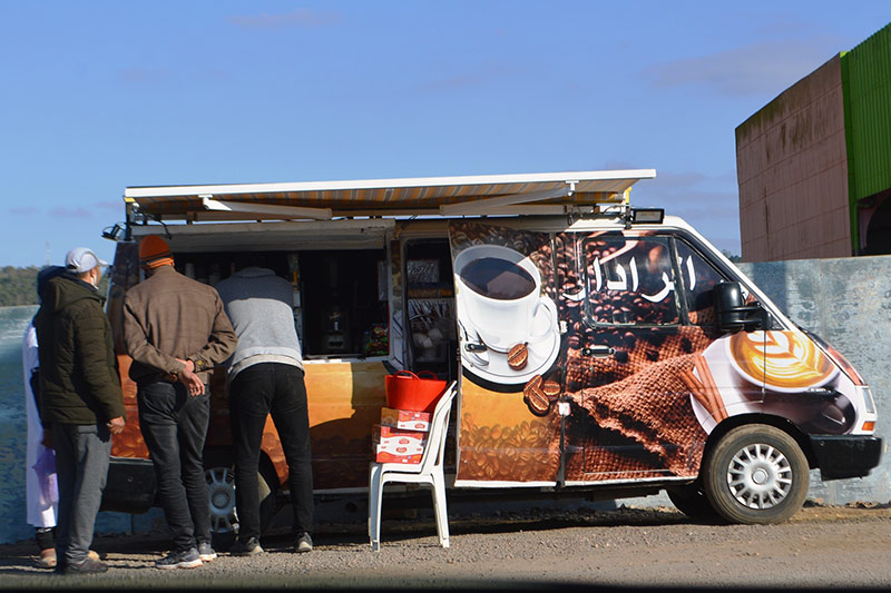 مشاريع المقاهي المتنقلة تجذب اهتمام العاطلين