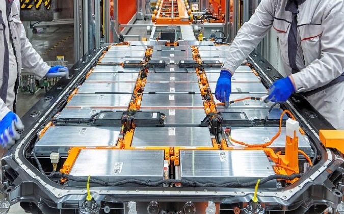 بعيدا عن الصين.. مزايا تنافسية مغربية تعيد توجيه الاستثمارات نحو بطاريات تخزين