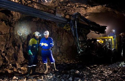 بعد تراجعه لجلستين متأثرا باشتباكات السودان.. صعود مفاجئ لسهم "مناجم" في مستهل تداولات الخميس