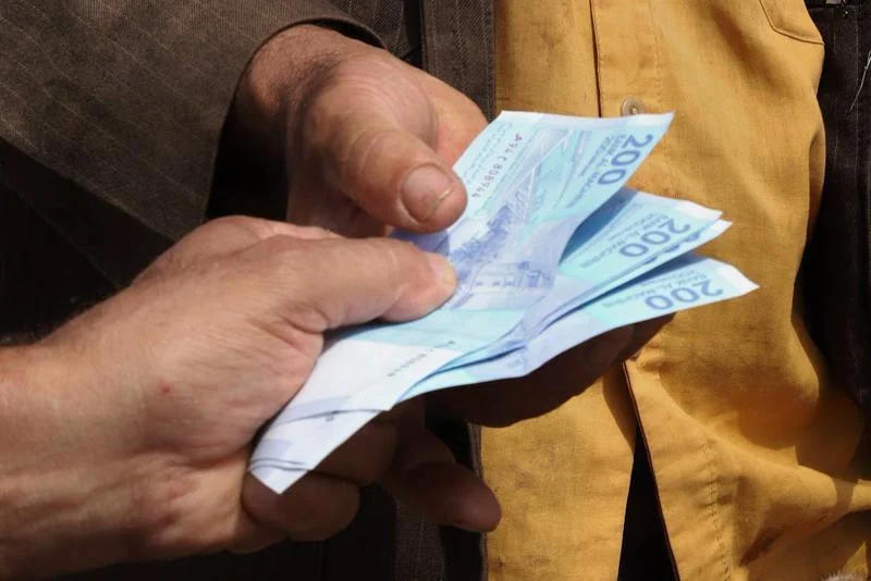 الدرهم يهوي أمام الأورو والدولار بأسواق الصرف