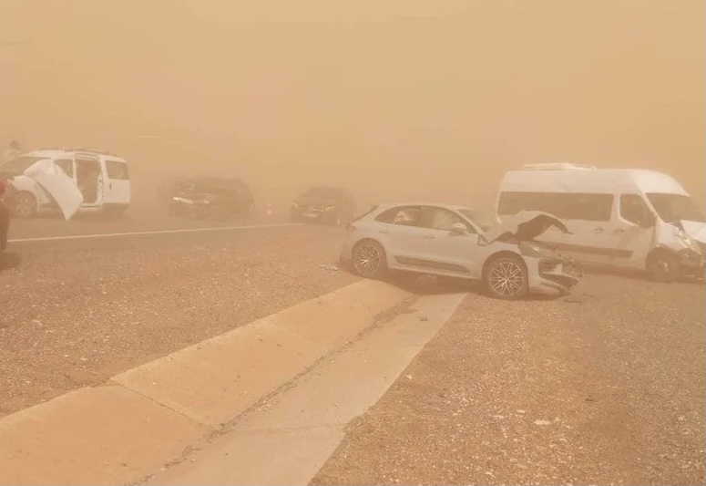 عواصف الرياح والغبار.. شركة الطرق السيارة تفعل نظام اليقظة لتأمين انسيابية حركة السير