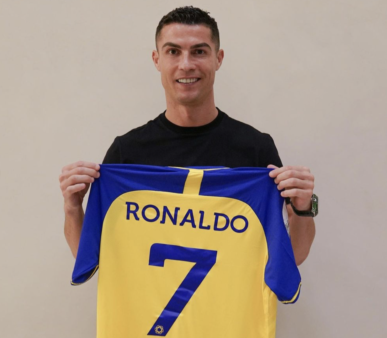 إقبال كبير على قمصان رونالدو بعد تعاقده مع النصر السعودي