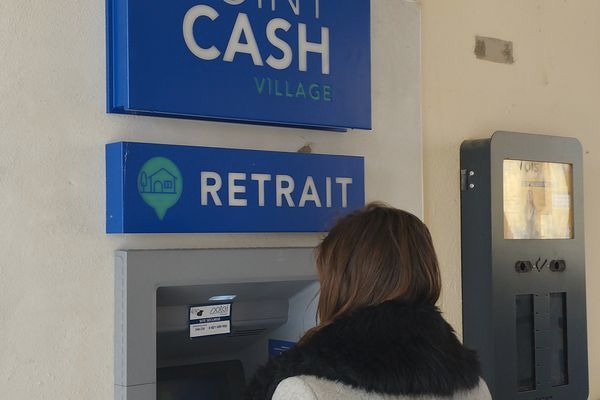 الإقبال على "الكاش" يفاقم عجز السيولة ويشل الشبابيك البنكية باقتراب عيد الأضحى