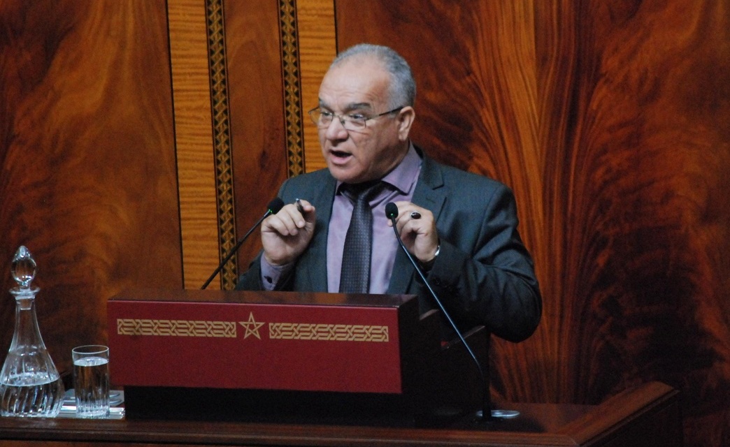 مضيان يسائل رئيس الحكومة عن تحدث مسؤولين رسميين بلغة أجنبية في مهام رسمية