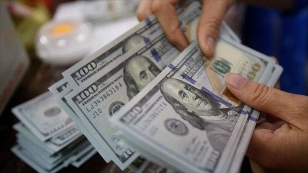 فرصة للمستوردين.. توقعات بتراجع سعر صرف الدولار بالدرهم