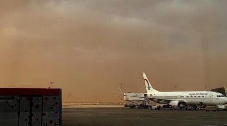 مكتب المطارات: العاصفة القوية منعت 15 رحلة جوية من الإقلاع وغيرت اتجاه 9 طائرات