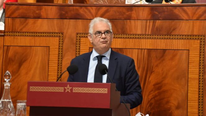 بركة يشدد على أهمية اختيار مواقع إنشاء محطات تحلية المياه