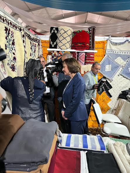 عمور تتفقد معرض الاقتصاد التضامني بجهة بني ملال- خنيفرة