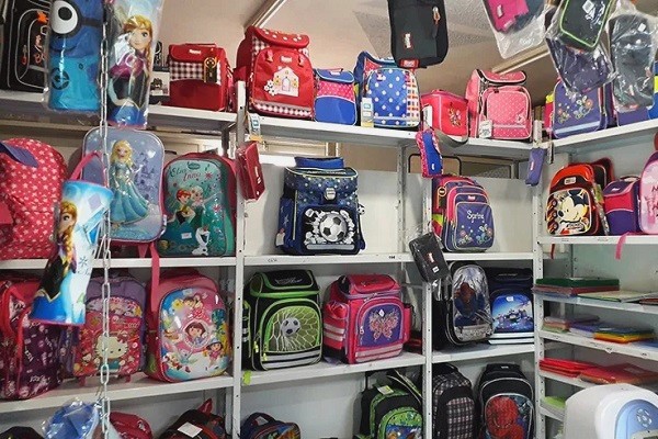 واردات الحقائب المدرسية تحت "سكانير" الجمارك والمصنعون المحليون يطالبون بإجراءات حمائية إضافية