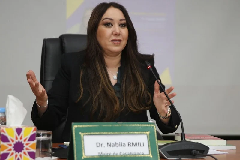 عمدة البيضاء تستعين بناطق رسمي باسمها