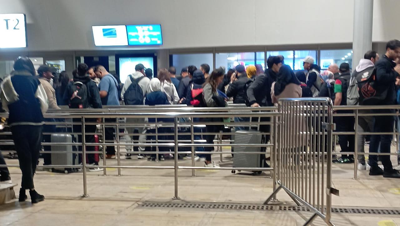 إلغاء 7 رحلات جوية مبرمجة لنقل مشجعي الأسود إلى قطر