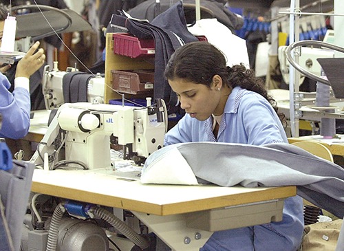 مزور يكشف عن خطة دعم بـ100 مليار لترحيل وحدات صناعية في هذه المدن