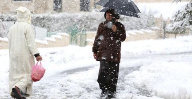 تساقطات ثلجية وأمطار قوية أحيانا عاصفية من اليوم السبت إلى بعد غد الاثنين