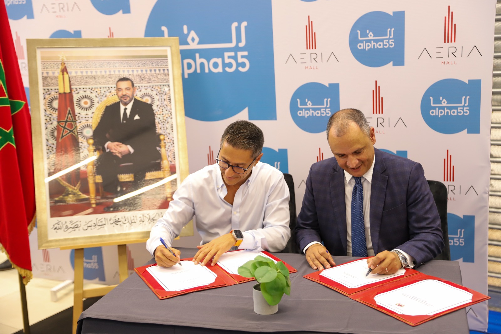 تجارة.. مزور يوقع اتفاقية مع "ألفا 55" لرفع نسبة التزود بالمنتوجات مغربية الصنع إلى 20 %