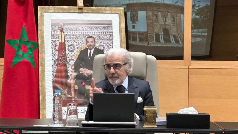 الجواهري يعلن عن مفاوضات مرتقبة مع فرنسا لضمان استمرار البنوك المغربية في خدمة الجالية بأوروبا