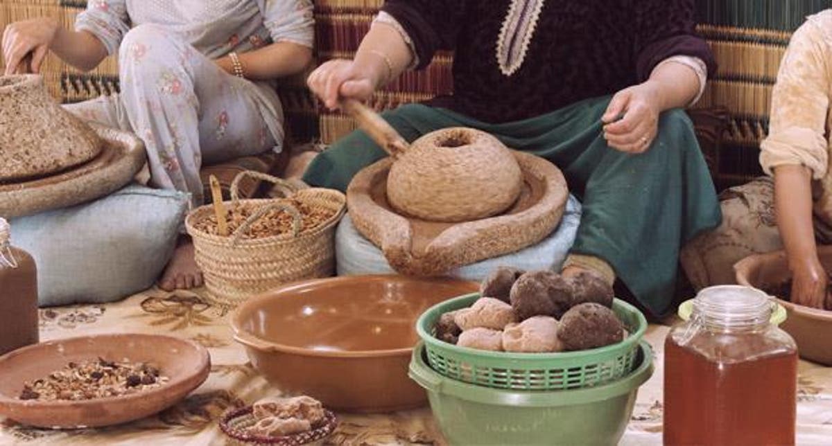 الحكومة تحدد طرق منح تراخيص تعامل التعاونيات مع الأغيار