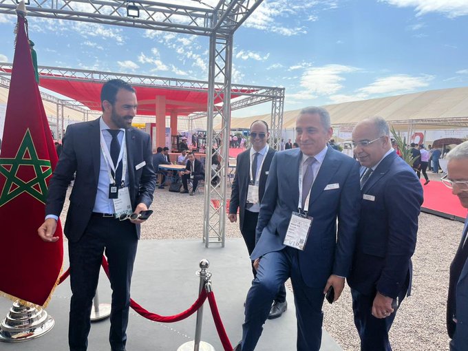 مولاي حفيظ العلمي يظهر من جديد في زيارة لرواق أول سيارة مغربية الصنع بـ"جيتكس أفريقيا"