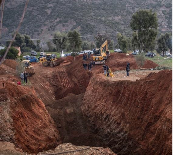 الطفل ريان .. فرق الإنقاذ تستعد للحفر الأفقي الموازي للثقب المائي