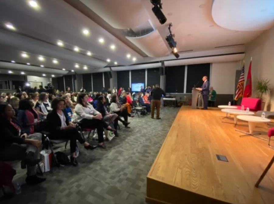 السفير الأمريكي يحتفي بخريجات مغربيات من برنامج "تيك ويمين" بتكنوبارك البيضاء