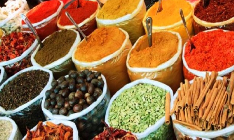 التوابل.. القطاع غير المهيكل ينهش سوقا بـ100 مليار