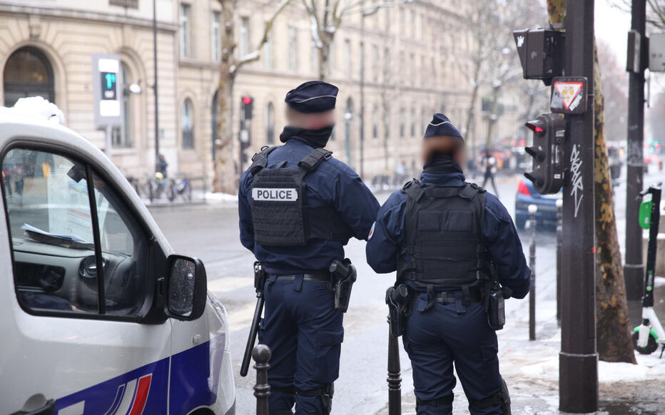 قتيل وجريحان في هجوم بالسلاح الأبيض في باريس