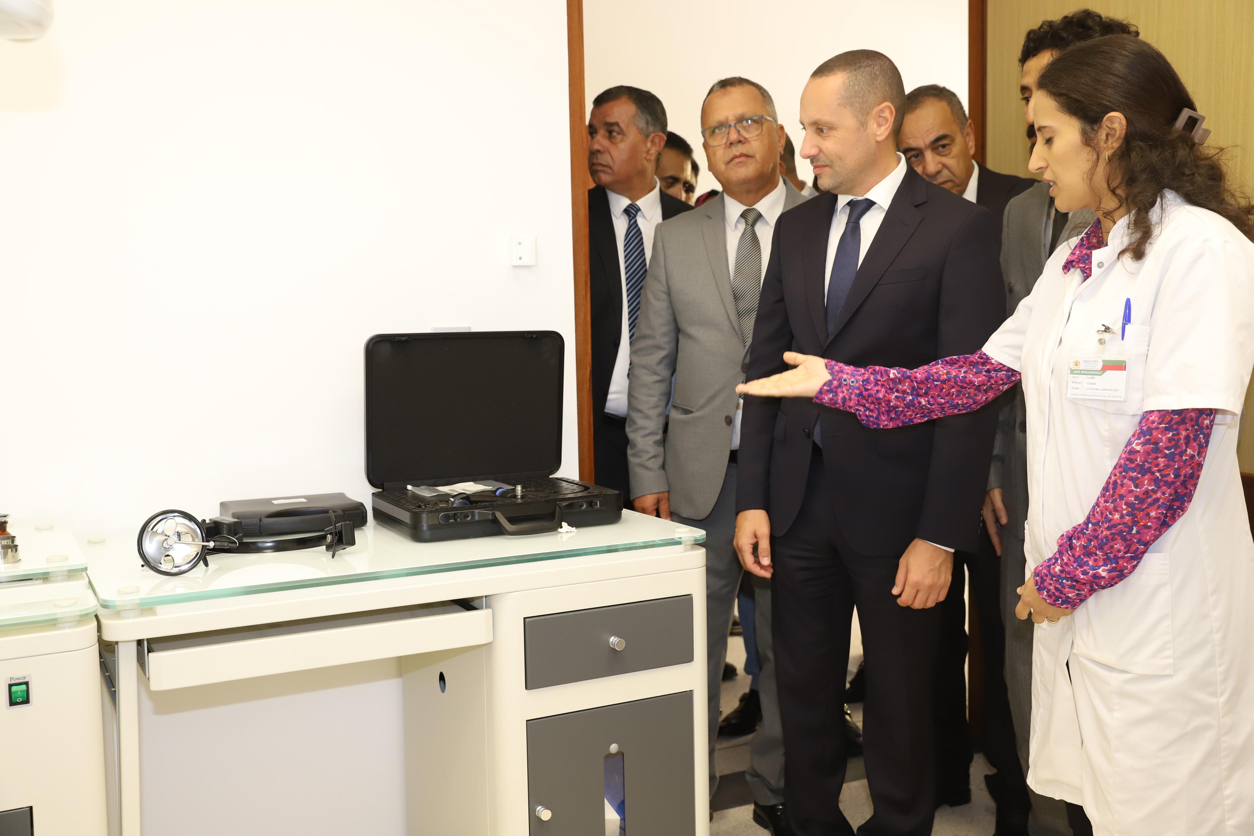 افتتاح المستشفى الإقليمي لطرفاية ومركز صحي حضري بالعيون بمناسبة الذكرى الـ50 للمسيرة الخضراء