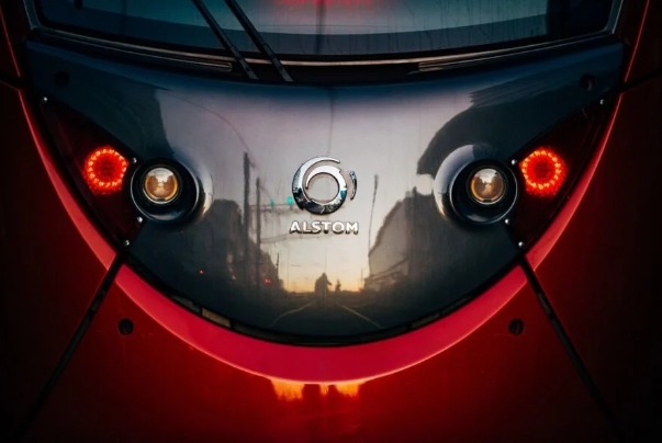 قاطرات جديدة لـ"ترامواي" البيضاء قيد الإنتاج في مصنع "ألستوم" ببرشلونة