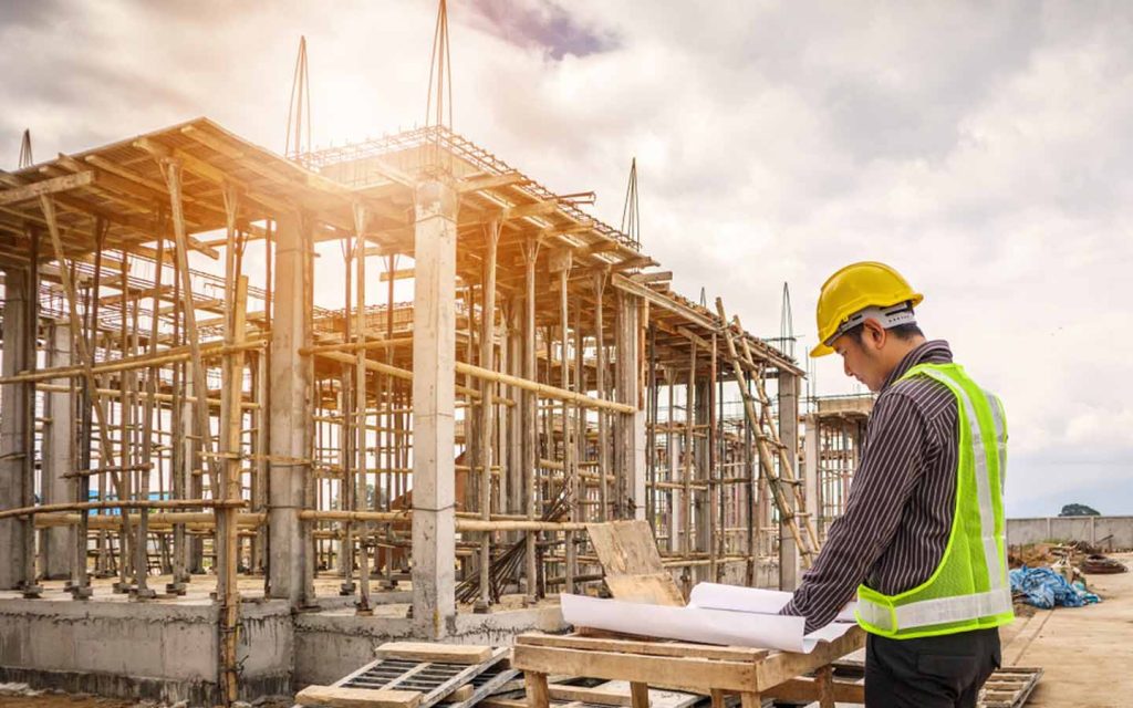 إجبارية تأمينات "مخاطر الورش" و"المسؤولية المدنية العشرية" تدخل حيز التنفيذ في قطاع البناء