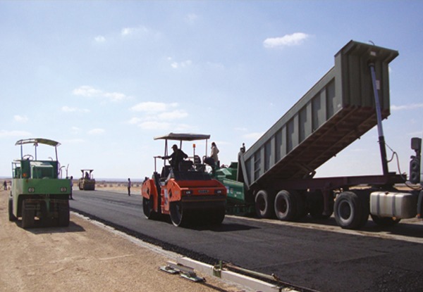 بركة يطلق مشاريع طرقية بالداخلة