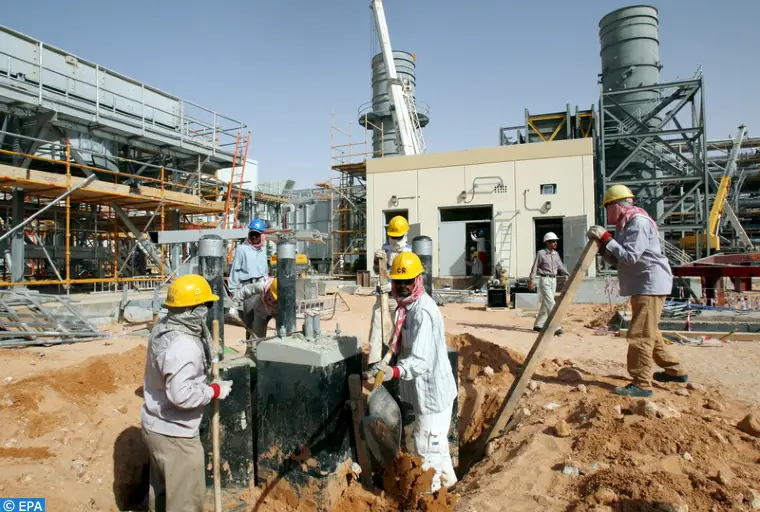 ارتفاع أسعار النفط وسط توقعات بخفض مجموعة “أوبك+” للإمدادات