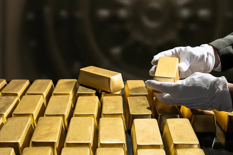 الذهب ينخفض عالميا تحت ضغط قوة الدولار