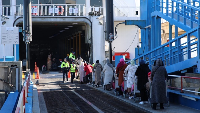 انطلاق عملية انتقال العاملات الموسميات إلى إسبانيا