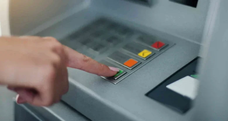 تقرير أممي: 35% فقط من النساء المغربيات يمتلكن حسابا بنكيا