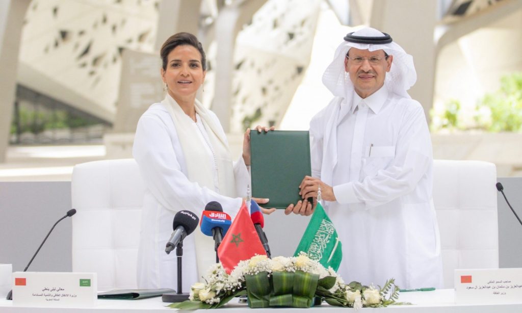 المغرب والسعودية يوقعان مذكرة تفاهم حول الطاقة المتجددة