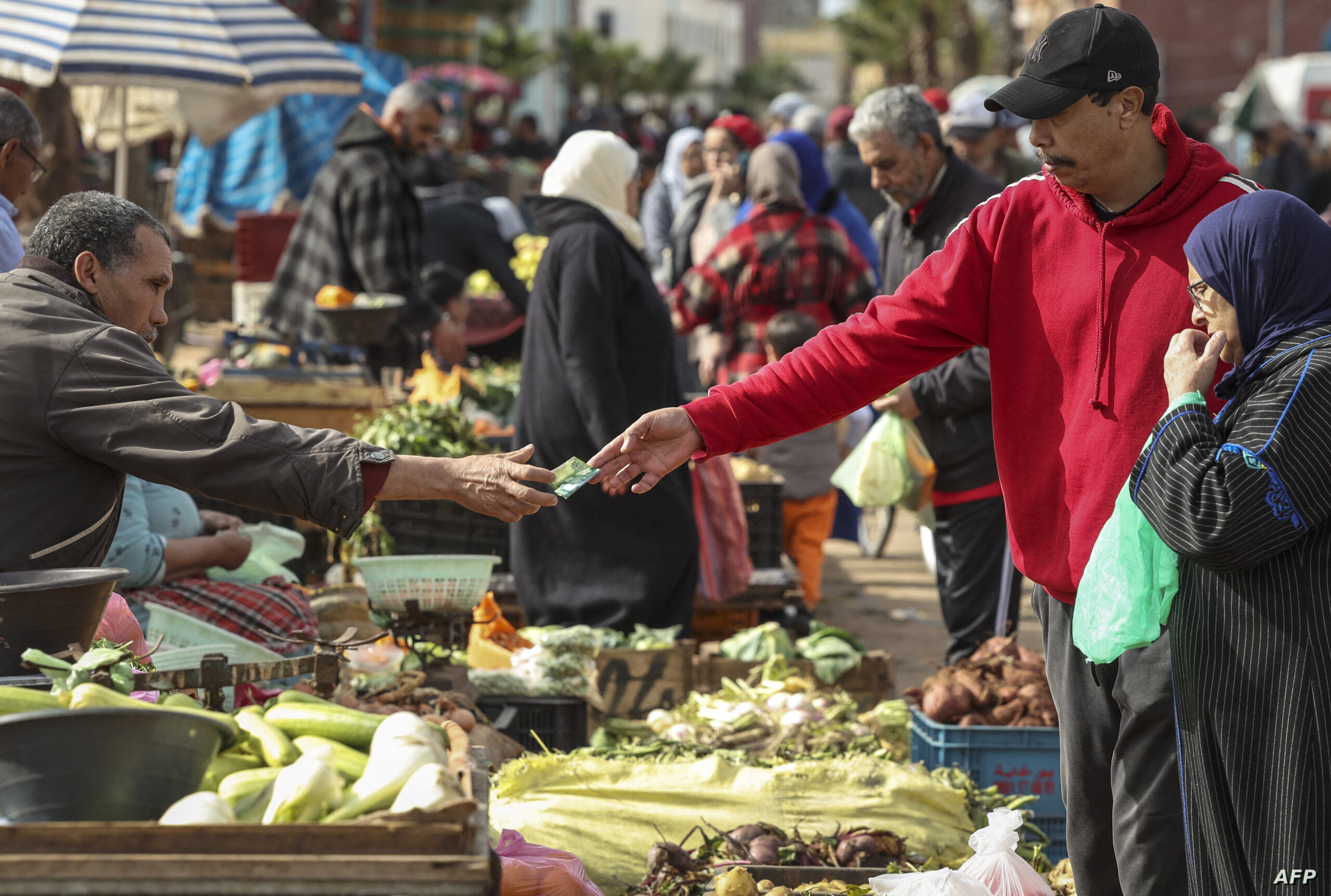 رغم التحسن الطفيف.. 76% من الأسر تقر بتدهور مستوى المعيشة
