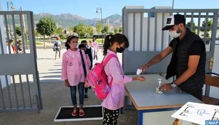 الحكومة تحسم جدل تمديد العطلة المدرسية بسبب أوميكرون