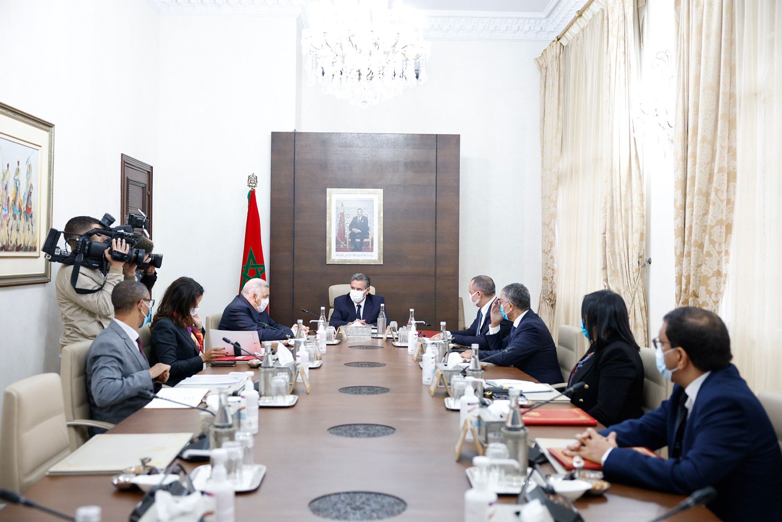 أخنوش يشرف على توقيع اتفاقيات لتزويد صناعيين بالكهرباء من مصادر متجددة