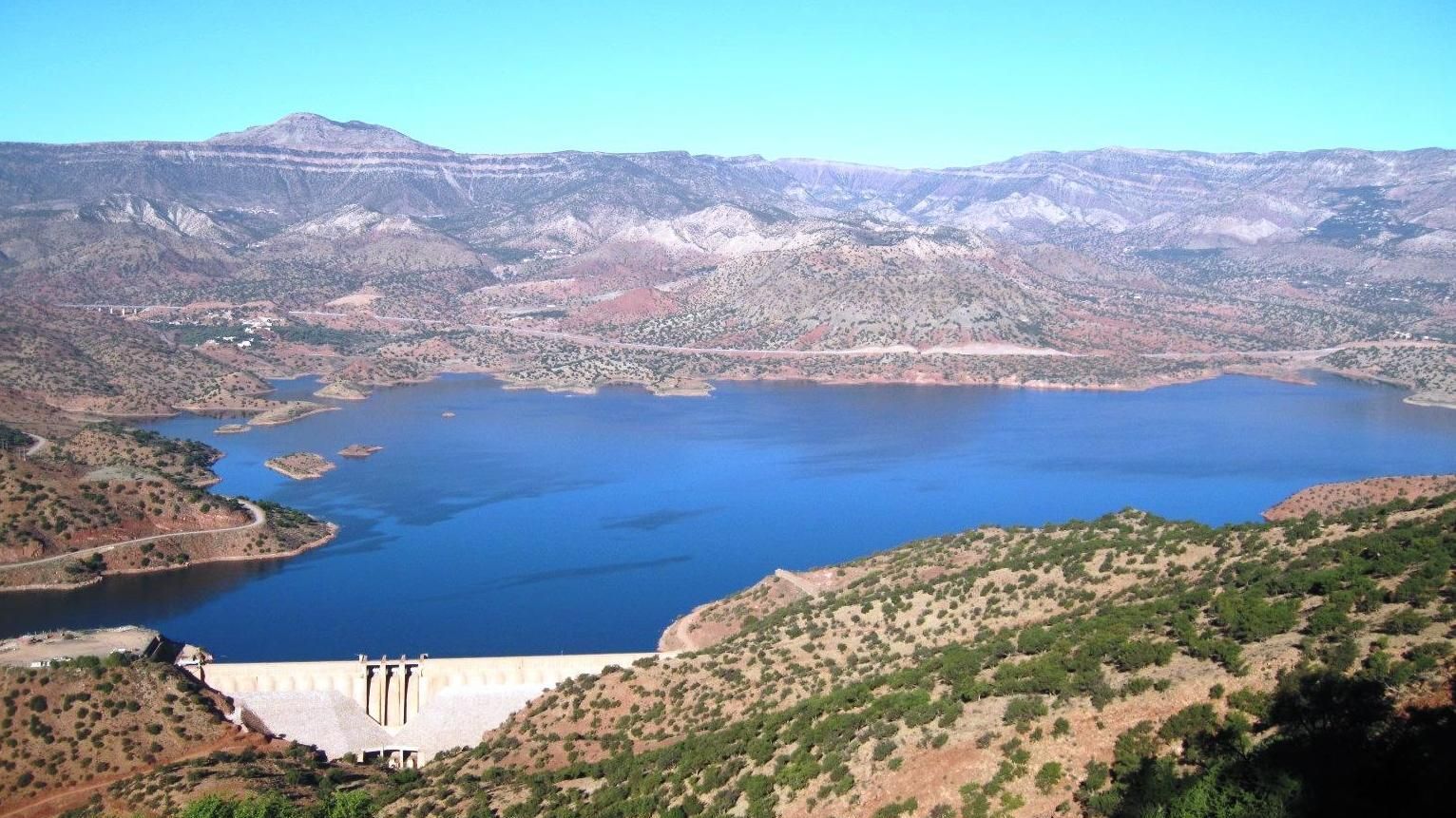 حقينة السدود تتراجع إلى الربع