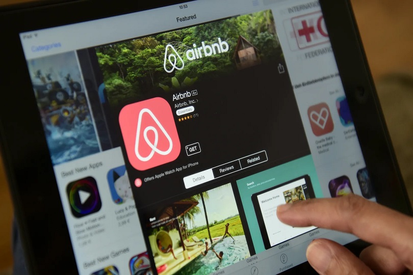 الإيواء السياحي.. مغاربة (Airbnb) خارج القانون