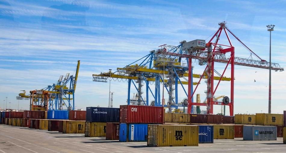 واردات الطاقة والغذاء تفاقم العجز التجاري