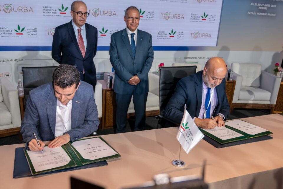 القرض الفلاحي وشركة "TOURBA" يعلنان شراكة للنهوض بالفلاحة المُتجددة