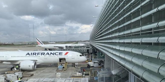 الإضراب يلغي 40 % من الرحلات بباريس أورلي الجمعة المقبل