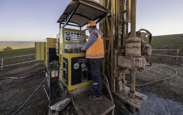 أسهم البريطانية "إيمرسون" تهوي بسبب "تعثر" مشروع البوتاس بالمغرب