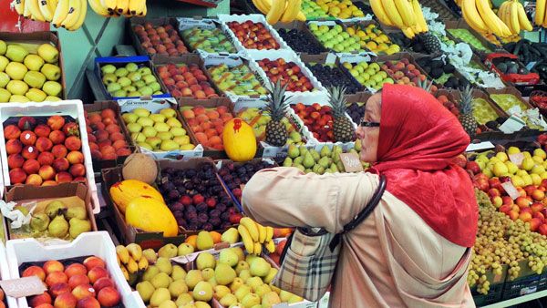 المواد الأكثر استهلاكا.. مهنيون يكشفون وضعية السوق قبل رمضان