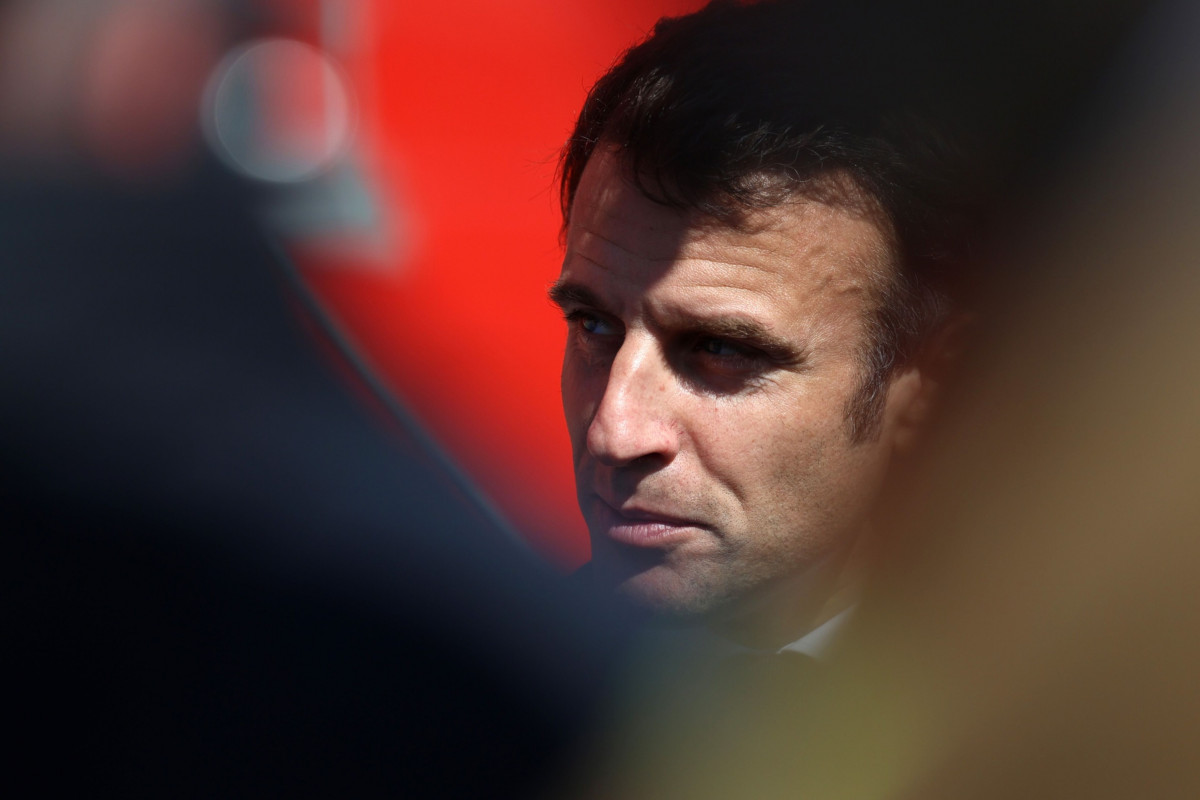 ماكرون يتخبط بين خفض الضرائب وتحذيرات عجز الميزانية