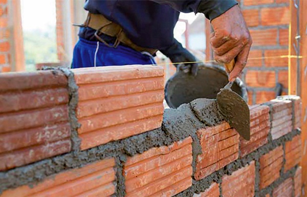 الحكومة تقر ضوابط جديدة لمواد البناء